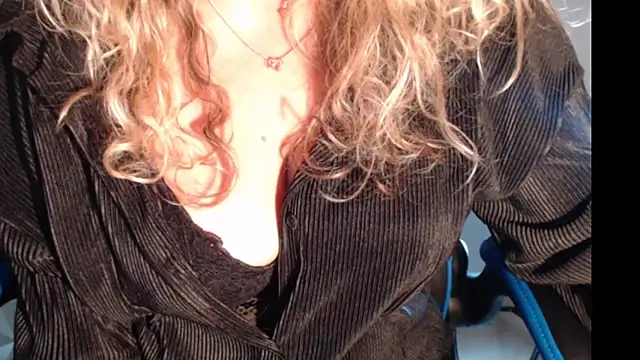 JenniLowen online show from March 14, 2025, 5:24 pm