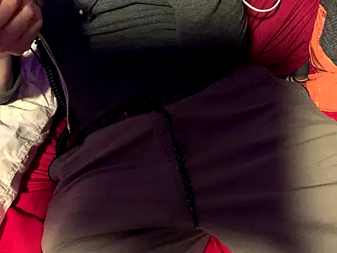 skatebored online show from November 11, 2025, 3:56 am