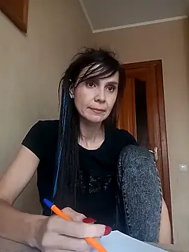 Francenia lolis online show from November 10, 2025, 9:47 am