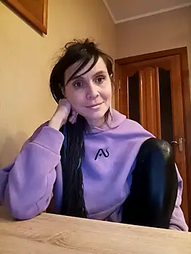 Francenia lolis online show from February 5, 2026, 2:57 pm