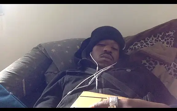 Snapshot of POPAYE972 chatting on November 19, 2025, 11:10 am POPAYE972 online show from November 19, 2025, 11:10 am