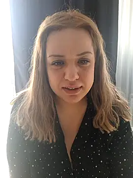 Snapshot of cansuozell chatting on December 20, 2025, 9:12 am cansuozell online show from December 20, 2025, 9:12 am