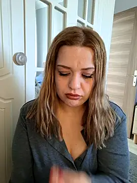 Snapshot of cansuozell chatting on December 18, 2025, 6:29 am cansuozell online show from December 18, 2025, 6:29 am