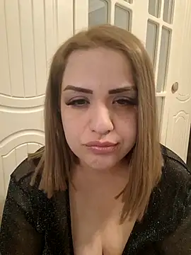 Snapshot of cansuozell chatting on December 22, 2025, 5:35 pm cansuozell online show from December 22, 2025, 5:35 pm