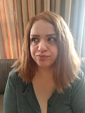 Snapshot of cansuozell chatting on February 16, 2026, 8:02 am cansuozell online show from February 16, 2026, 8:02 am