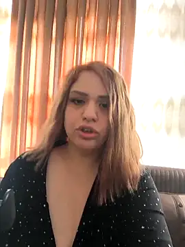 Snapshot of cansuozell chatting on February 15, 2026, 7:51 am cansuozell online show from February 15, 2026, 7:51 am