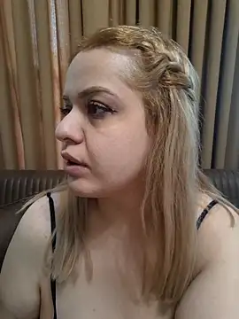 cansuozell online show from April 22, 2026, 4:03 pm