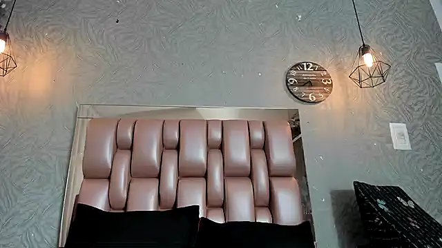 KOURTNEY-- online show from November 11, 2025, 1:55 am