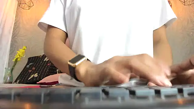 KOURTNEY-- online show from February 7, 2026, 2:30 am