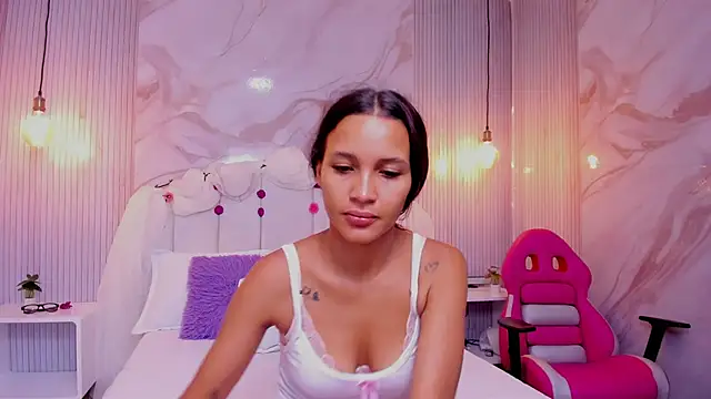 Snapshot of Carohorny4u chatting on September 17, 2025, 12:18 pm Carohorny4u online show from September 17, 2025, 12:18 pm