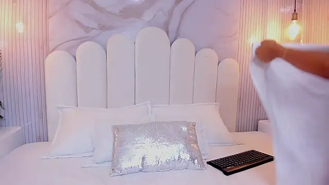 Snapshot of Carohorny4u chatting on November 5, 2025, 12:08 pm Carohorny4u online show from November 5, 2025, 12:08 pm