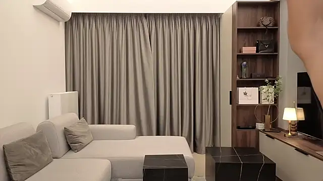 IrisNoire online show from April 21, 2026, 7:20 pm