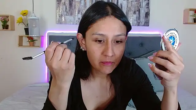 mia aira online show from September 27, 2025, 2:34 pm