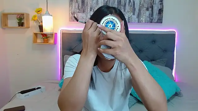 mia aira online show from October 1, 2025, 3:16 pm