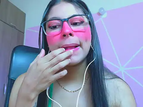 Snapshot of _ALLYSON18_ chatting on April 23, 2026, 12:29 pm ALLYSON18 online show from April 23, 2026, 12:29 pm