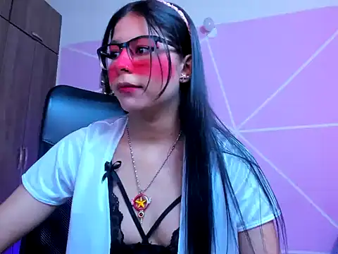 Snapshot of _ALLYSON18_ chatting on December 5, 2025, 12:04 pm ALLYSON18 online show from December 5, 2025, 12:04 pm