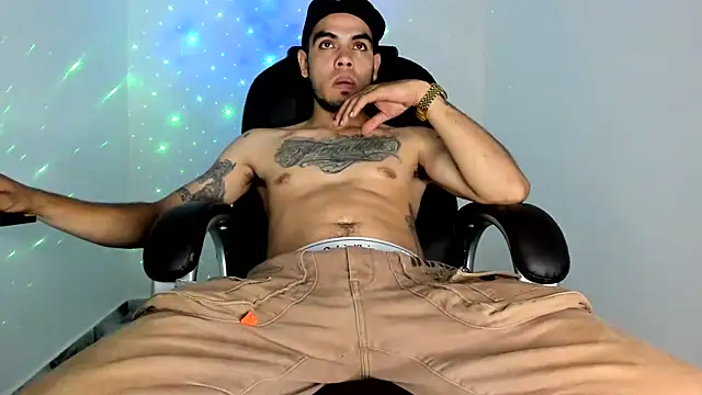 Snapshot of mikee_scooth chatting on July 1, 2026, 5:24 pm mikee scooth online show from July 1, 2026, 5:24 pm