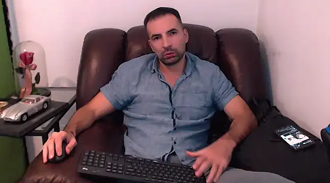 Leo 1617 online show from December 2, 2024, 9:01 pm