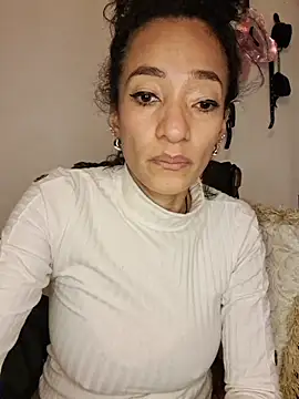 Snapshot of SamaraMartinez chatting on April 25, 2026, 8:06 pm SamaraMartinez online show from April 25, 2026, 8:06 pm