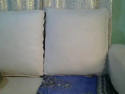 Snapshot of Caryyyl chatting on November 16, 2025, 12:26 am Caryyyl online show from November 16, 2025, 12:26 am