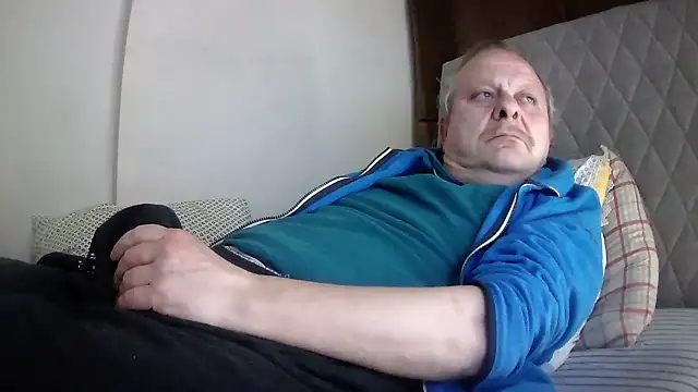amylrmm1903 online show from April 28, 2026, 9:41 pm