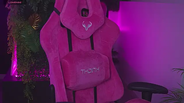 Snapshot of CuteMousee chatting on June 8, 2026, 5:30 am CuteMousee online show from June 8, 2026, 5:30 am