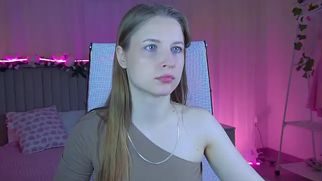 CuteMousee online show from April 21, 2026, 7:15 am