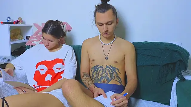 Snapshot of do_u_know_them chatting on November 14, 2025, 1:48 pm do u know them online show from November 14, 2025, 1:48 pm