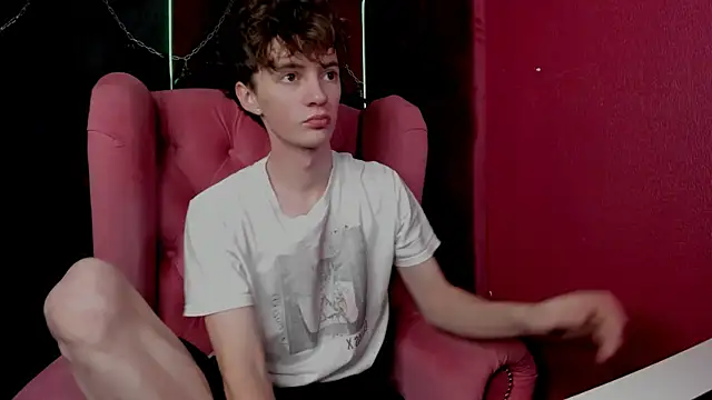 Snapshot of LukeSweet chatting on November 28, 2025, 11:54 am LukeSweet online show from November 28, 2025, 11:54 am