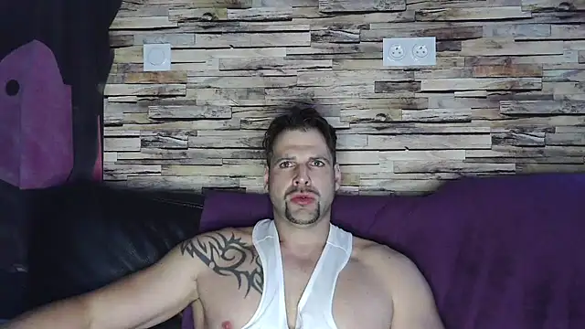 Snapshot of XxBigboybandxX chatting on March 11, 2025, 5:35 pm XxBigboybandxX online show from March 11, 2025, 5:35 pm