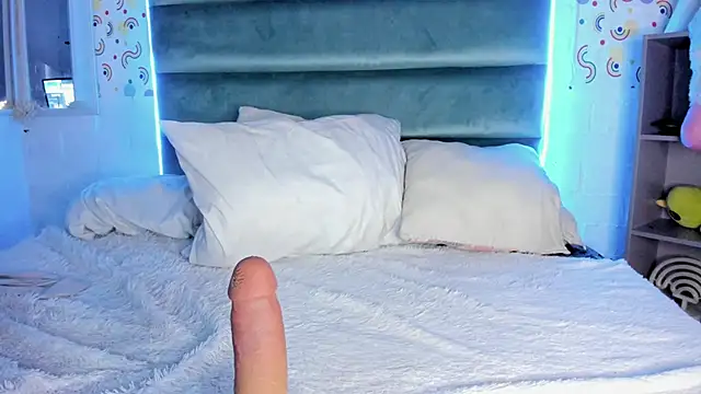 Snapshot of MelodiLovee_ chatting on February 18, 2025, 3:41 pm MelodiLovee online show from February 18, 2025, 3:41 pm