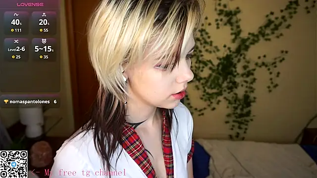 Snapshot of EngelAlman chatting on December 5, 2025, 7:29 am EngelAlman online show from December 5, 2025, 7:29 am