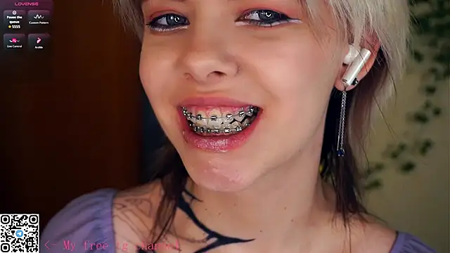 Snapshot of EngelAlman chatting on November 23, 2025, 8:13 am EngelAlman online show from November 23, 2025, 8:13 am