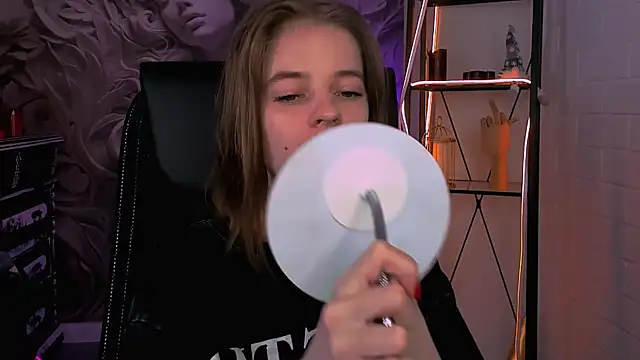 TinaDavil online show from March 3, 2025, 5:41 pm