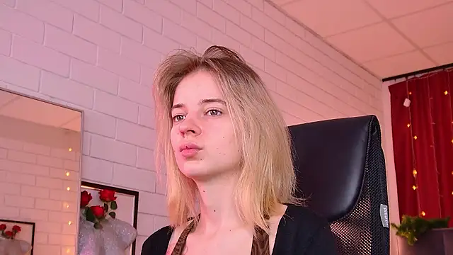 TinaDavil online show from January 19, 2026, 1:15 pm