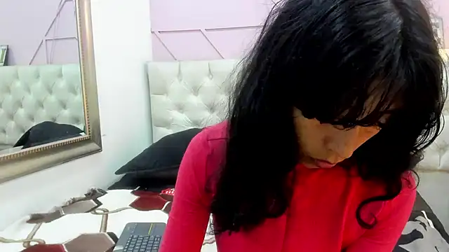 karolinee 66  online show from April 14, 2026, 4:17 am