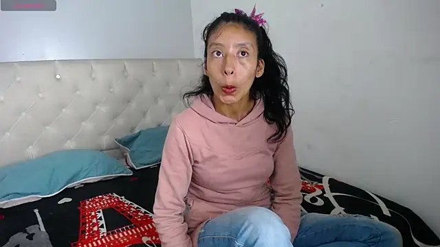 karolinee 66  online show from December 20, 2024, 3:25 am