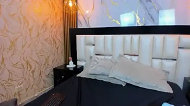 ZoehRoux online show from December 2, 2025, 12:11 am