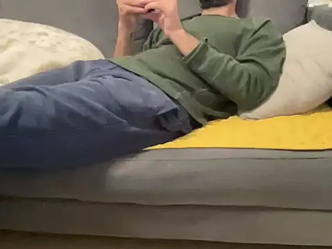 Snapshot of 4small4inchlol chatting on December 4, 2025, 11:48 pm 4small4inchlol online show from December 4, 2025, 11:48 pm