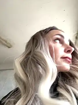 Snapshot of SandraCarter chatting on March 16, 2025, 5:03 am SandraCarter online show from March 16, 2025, 5:03 am