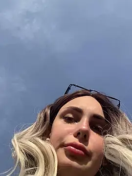 Snapshot of SandraCarter chatting on March 9, 2025, 1:26 pm SandraCarter online show from March 9, 2025, 1:26 pm