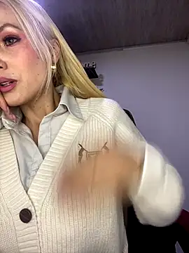 Snapshot of alicev_kitty chatting on September 17, 2025, 1:02 pm alicev kitty online show from September 17, 2025, 1:02 pm