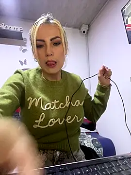 Snapshot of alicev_kitty chatting on October 30, 2025, 1:09 pm alicev kitty online show from October 30, 2025, 1:09 pm