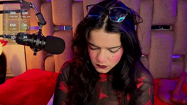 Snapshot of ValerieKay_ chatting on November 11, 2025, 9:42 pm ValerieKay online show from November 11, 2025, 9:42 pm