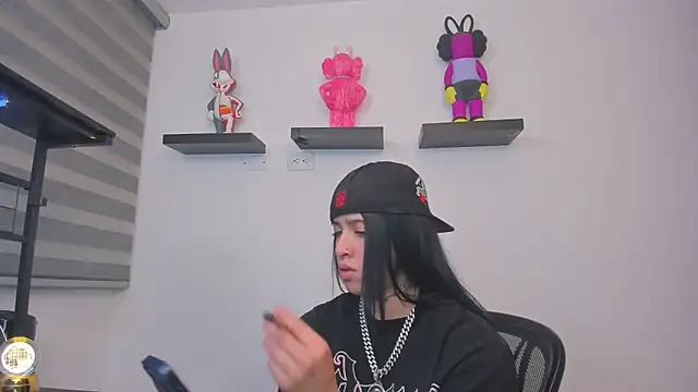 Gangster Girl online show from May 9, 2026, 9:01 am