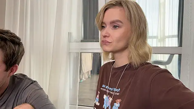 Snapshot of Adelovenick chatting on November 19, 2025, 8:47 am Adelovenick online show from November 19, 2025, 8:47 am