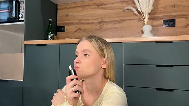 Adelovenick online show from March 21, 2026, 11:36 am