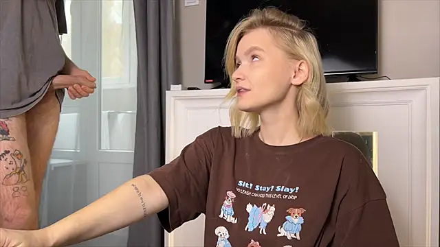 Snapshot of Adelovenick chatting on November 30, 2025, 8:37 am Adelovenick online show from November 30, 2025, 8:37 am