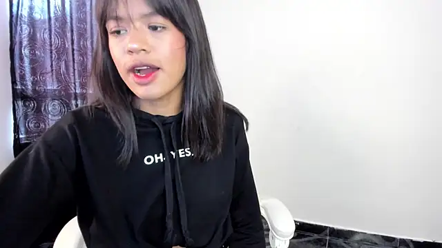 meganthompsonn22 online show from April 20, 2026, 1:24 pm