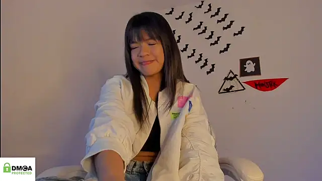 meganthompsonn22 online show from October 28, 2025, 7:29 am